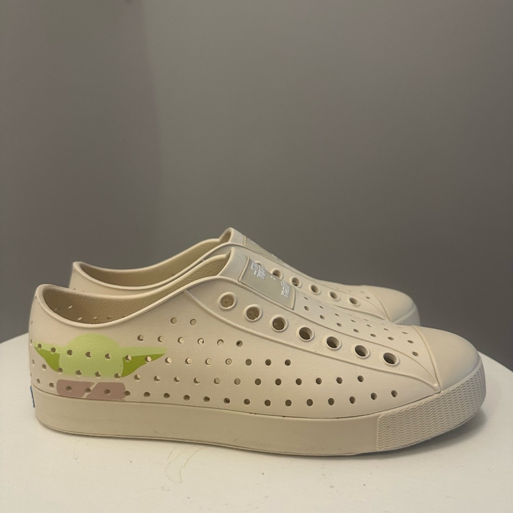 EUC Native x Star Wars Sneakers. Women’s 10/men’s 9. - Picture 3 of 7